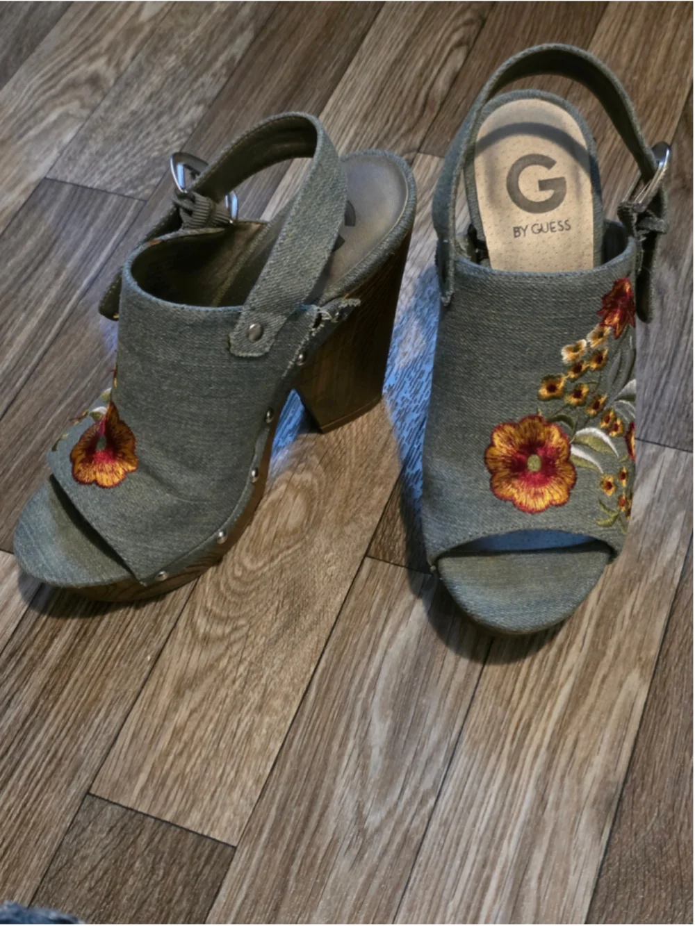 Women's Guess Denim Floral Platform Clog Heels Size 7 Blue Brown